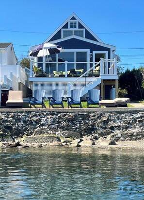 Terrace/patio - New WATERFRONT home in Portsmouth! (Portsmouth)