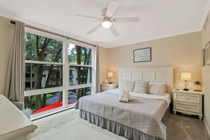 2 soverom, strykejern/-brett, reiseseng for barn og wi-fi