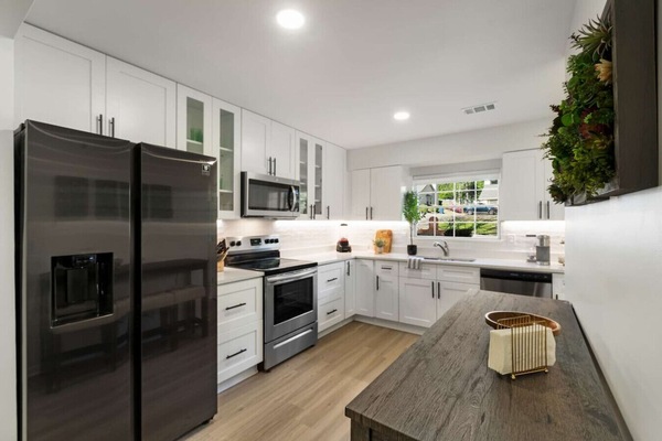 Frigorifero, microonde, forno, piano cottura