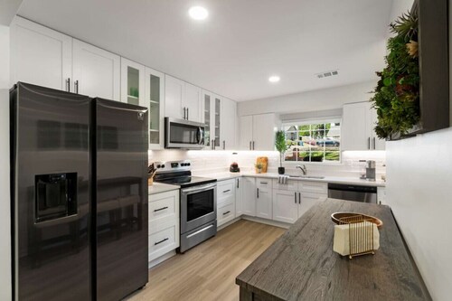 Stroll to Downtown Alpharetta & Avalon Shops