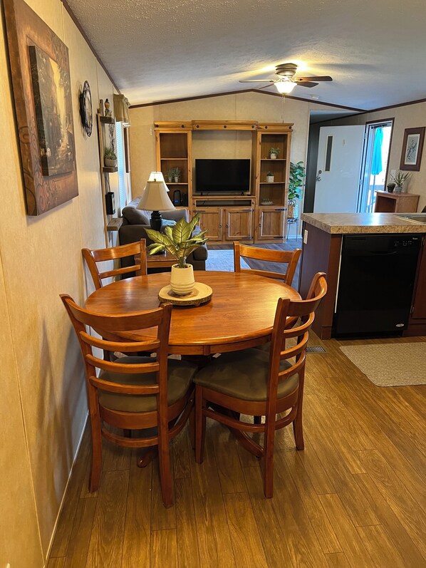 Dining - Lovely home with gorgeous year round view. Minutes to Asheville (Candler)