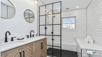 Handtücher, Seife, Toilettenpapier