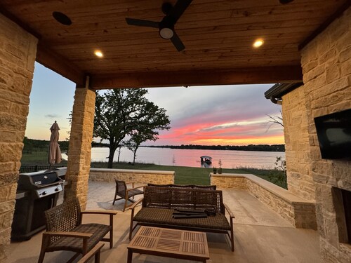 Lakefront Luxury on Cedar Creek @ BLACK IRON