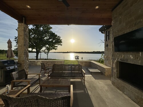 Lakefront Luxury on Cedar Creek @ BLACK IRON