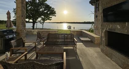 Lakefront Luxury on Cedar Creek @ BLACK IRON