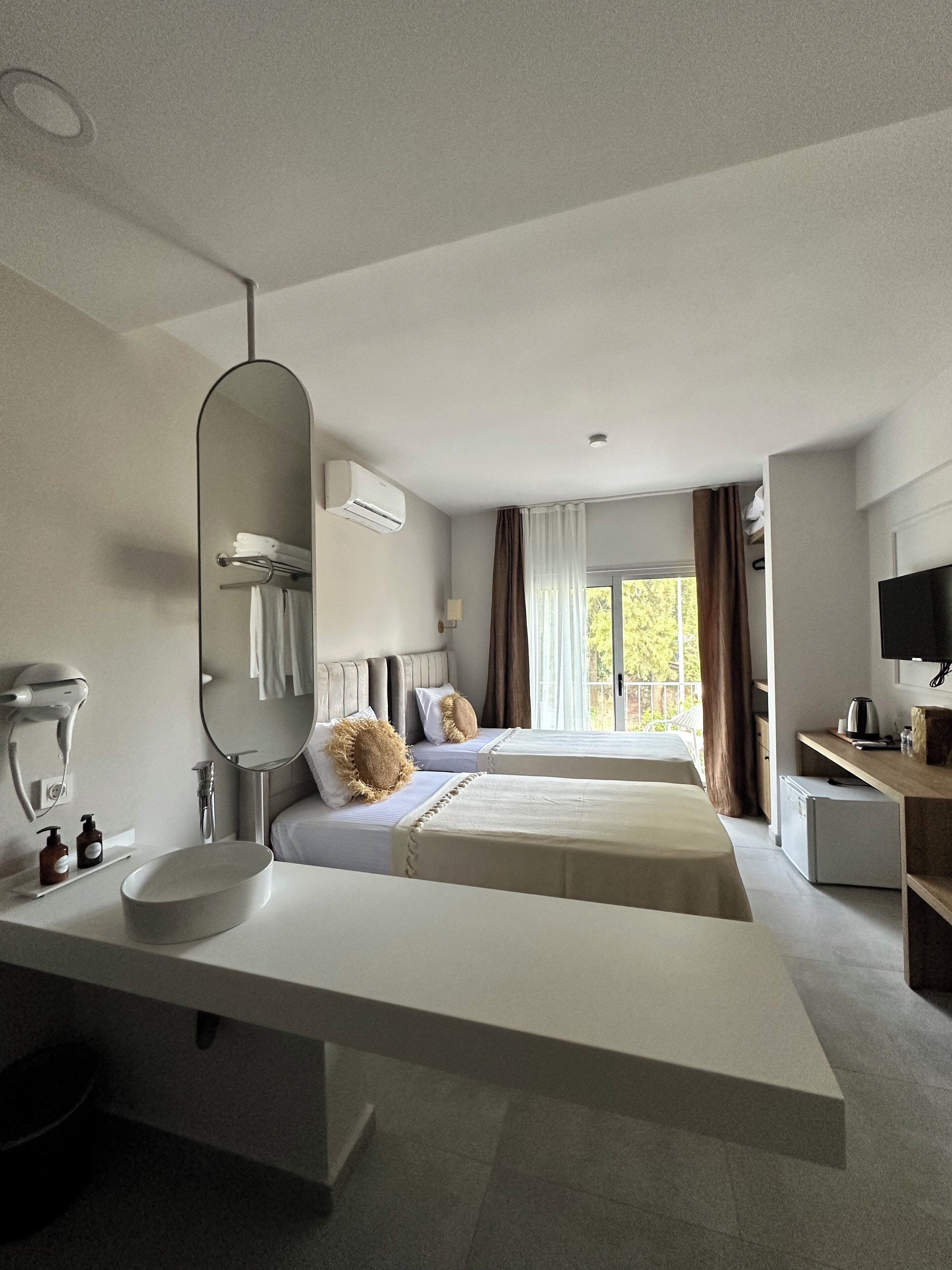 In-room safe, desk, free WiFi, bed sheets