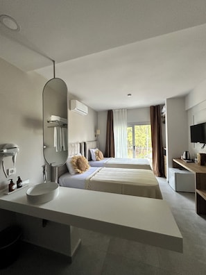 Superior Twin Room, Balcony, Garden View | In-room safe, desk, free WiFi, bed sheets - Mumu Bodrum Hotel (Bodrum)