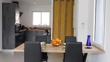 KĂŒhlschrank, Mikrowelle, Ofen, GeschirrspĂŒler