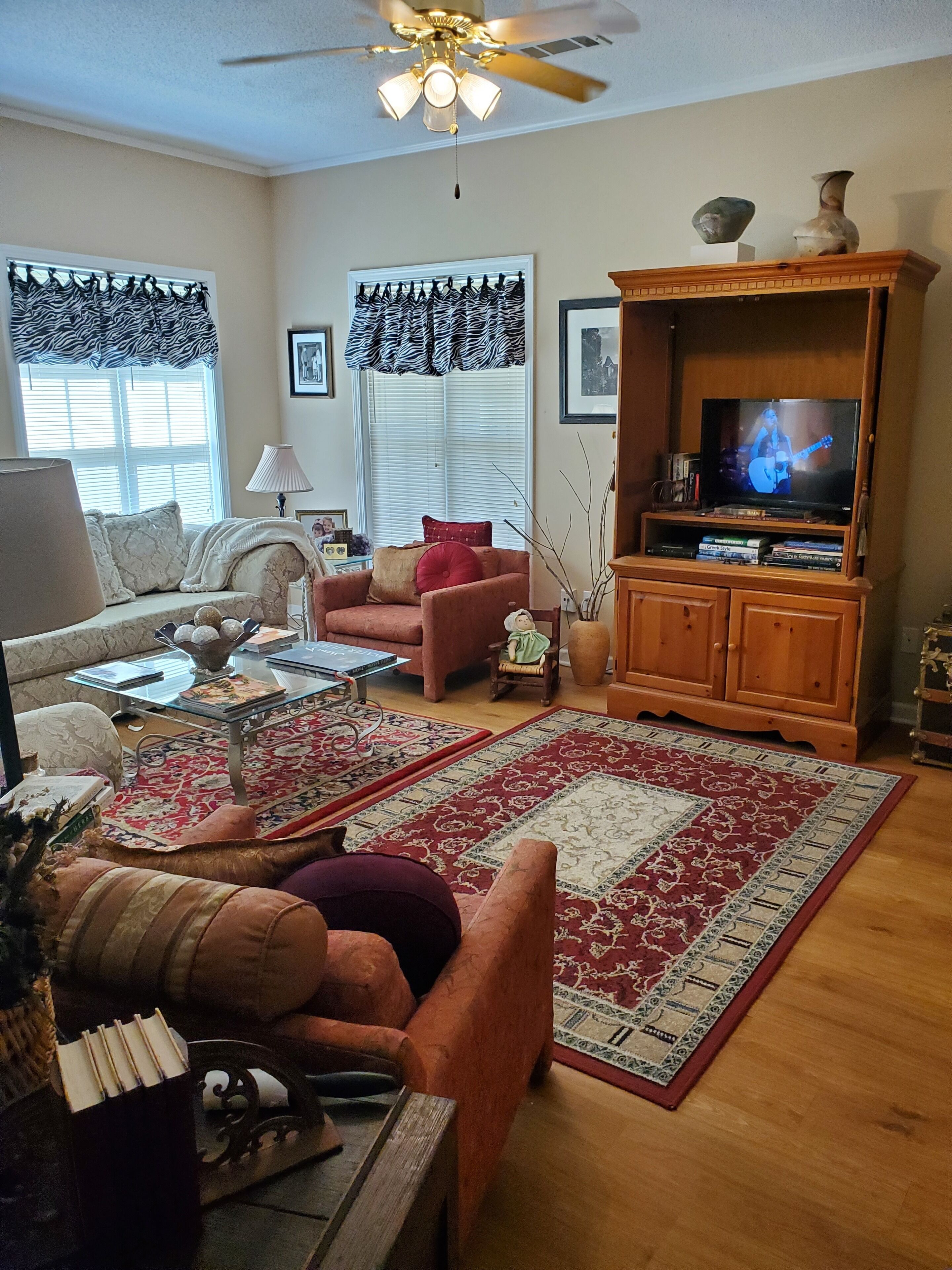 Cozy Charming Cottage with all the Amenities Included 3.8 Miles to Oxford Square