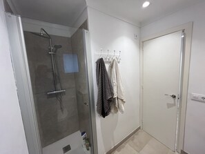 Hårtørrer, håndklæder, Sæbe, Shampoo