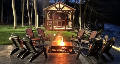Gone Fishing cabin- family-friendly, riverfront & minutes from East Branch Lake.