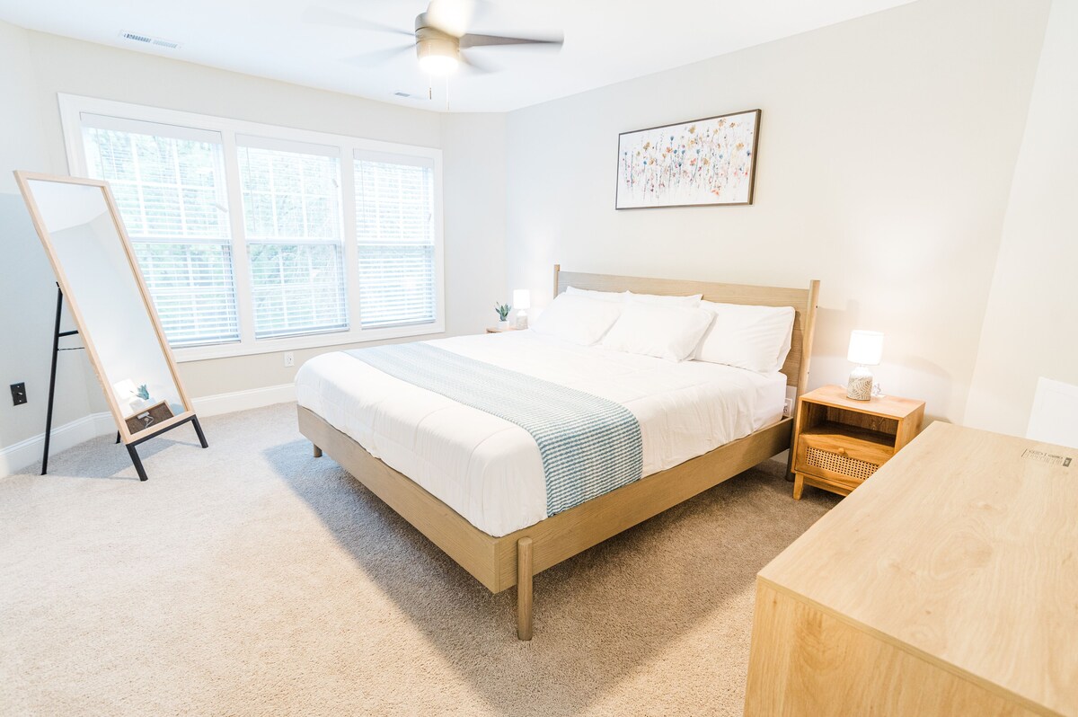 Claire's Charming Home near RDU and RTP