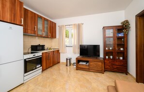Fridge, oven, stovetop, coffee/tea maker - 1 bedroom beautiful apartment in Komarna (Komarna)