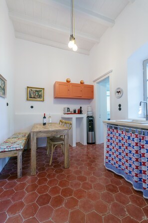 Suite, Garden Area | Living area