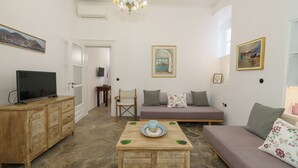 Suite, Garden Area | Living area | 42-inch Smart TV with digital channels, Netflix, streaming services - Livin Hydra Suites (Hydra)