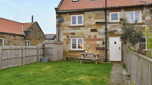 Outdoor dining - 3 bedroom accommodation in Easington, near Staithes (Easington, near Staithes)