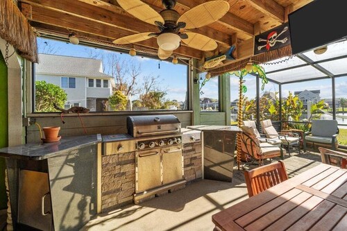 Garber Harbor in Colington Harbor Waterfront Canal  Hot Tub Jimmy Buffett Bar 