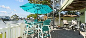 Garber Harbor in Colington Harbor Waterfront Canal Hot Tub Jimmy Buffett Bar