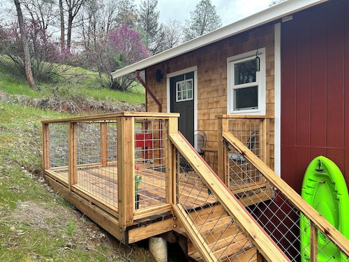 Cozy studio close to Weaver Basin Trail System and downtown. 