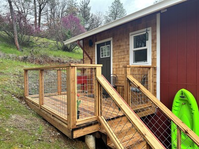 Cozy studio close to Weaver Basin Trail System and downtown.