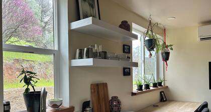 Cozy studio close to Weaver Basin Trail System and downtown.