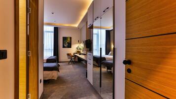 Kahden hengen deluxe-huone | Oleskelualue | Televisio