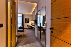 Deluxe Double Room | Living area