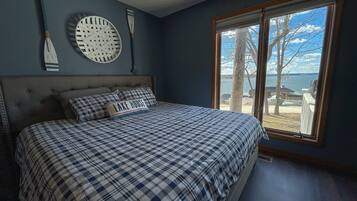 3 bedrooms, iron/ironing board, travel cot, WiFi