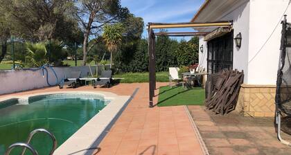 Preciosa villa con vistas al campo golf con piscina privada.