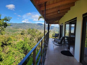 Property grounds - Vista Atenas Best View! 2 BR/2 BTH Private Apart 1000 sq ft AC Heated Salt Pool (Atenas)