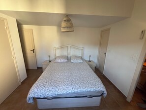 2 Schlafzimmer, Reisekinderbett, kostenloses WLAN, Bettwäsche