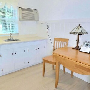 Deluxe-Zimmer, 1 King-Bett, Kochnische | Eigene Küche | Mini-Kühlschrank, Mikrowelle