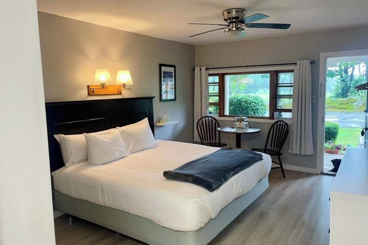 Cortinas blackout, tabla de planchar con plancha y wifi gratis