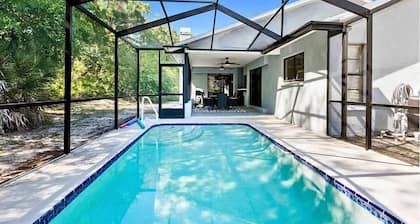 🌴 Hudson Retreat | 3-Bedroom Pool Home – Your Private Coastal Oasis!