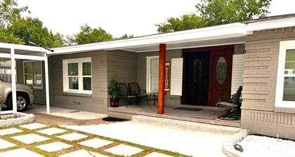 4BD/3BA/ DFW Airport Patio private parking Piscina