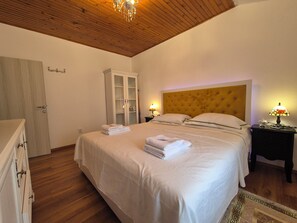 1 dormitorio, escritorio, tabla de planchar con plancha y wifi gratis