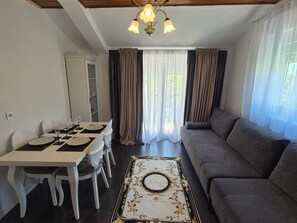 Interior - The Paradise Valley. Free Parking, Air-condition, Free WiFi. (Igalo, Opština Herceg Novi)