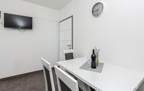 Dining - Stunning apartment in Privlaka with WiFi (Privlaka)
