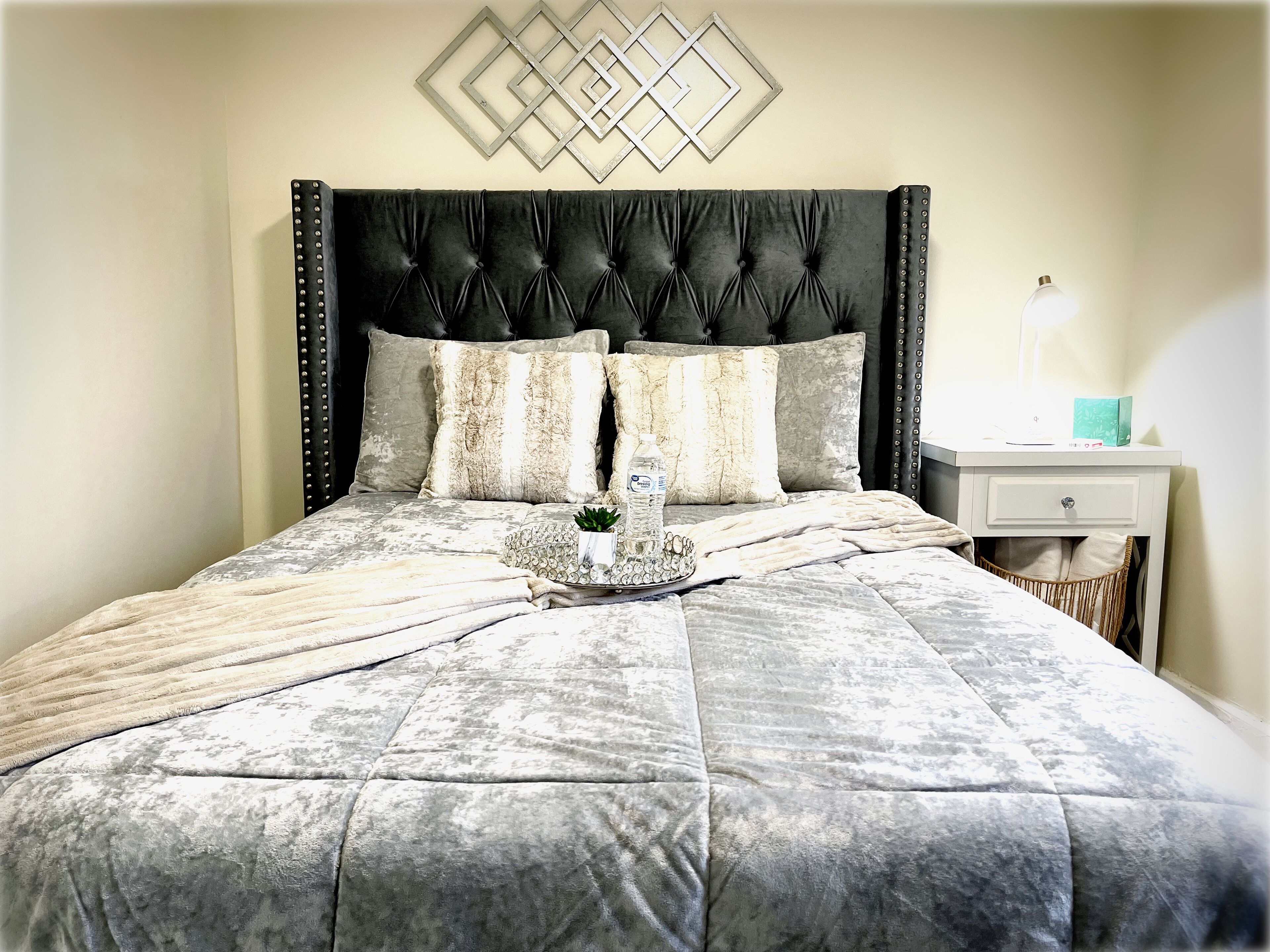 2 bedrooms, iron/ironing board, WiFi, bed sheets