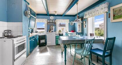 Cozy home in Norddyrøy with kitchen