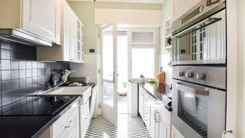 Réfrigérateur, lave-vaisselle, cafetiÚre/bouilloire