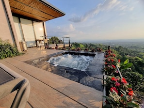 Comfort Cabin, 1 Bedroom, Hot Tub, Mountain View | Private spa tub