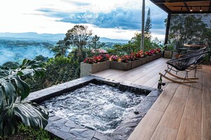 Exclusive Cabin | Private spa tub