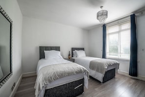 5 chambres, fer et planche à repasser, lit parapluie, Wi-Fi