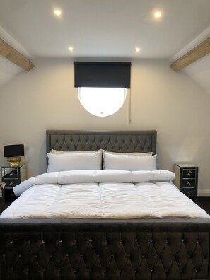 2 habitaciones, tabla de planchar con plancha, cuna de viaje y wifi 