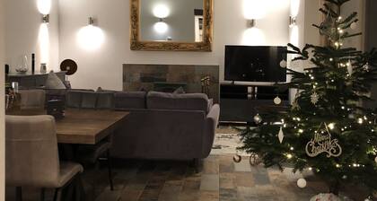5 star restored barn conversion-The Granary Dating back to 1604 -home from home