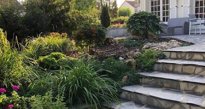 Maison familiale,poĂȘlĂ© bois,jardin. Proche Paris/Dysneyland.Animaux acceptĂ©s.