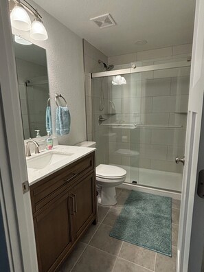 Shower, hair dryer, towels, soap - Convenient to Everything, Spacious, Family Friendly Vacation Home (Rapid City)