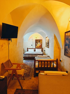 Quarto quádruplo exclusivo | Quartos à prova de som, Wi-Fi de cortesia