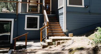 The Prohibition Hideaway- 1920s themed home! 7 min walk to downtown Nevada City